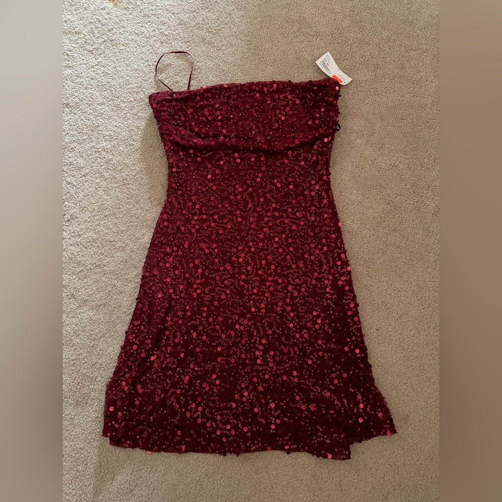 Elegant STRAPLESS Burgundy Sequin Dress